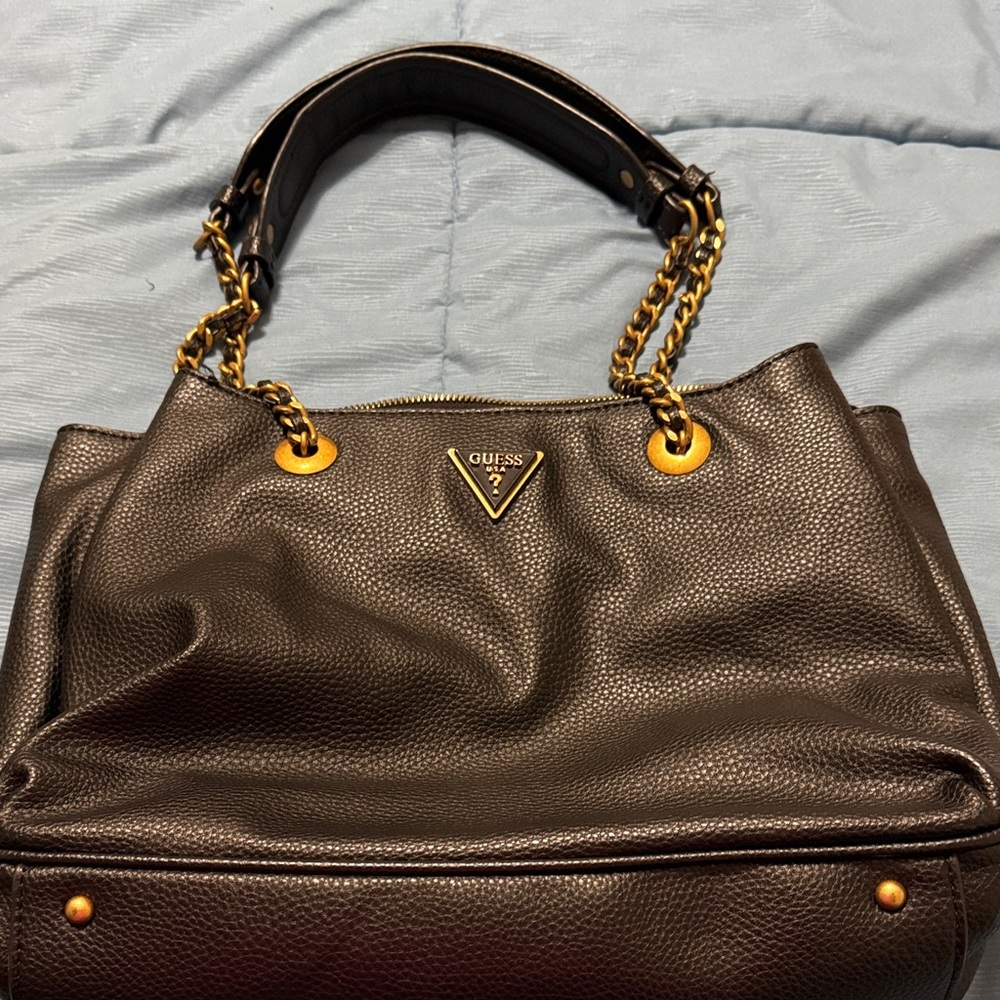 Guess Black Shoulder Bag with Gold Chain